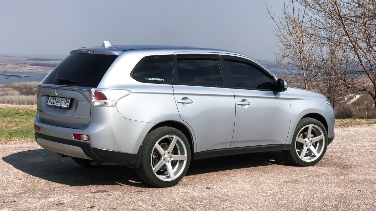 Митсубиси Аутлендер 2013