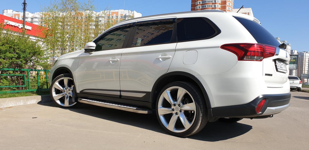 Mitsubishi Outlander r21