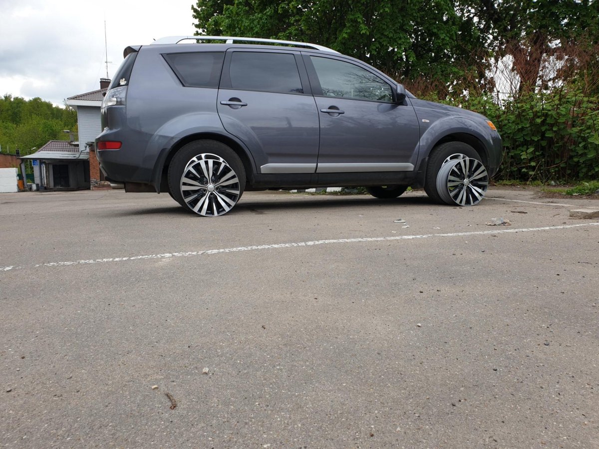 Mitsubishi Outlander XL r18