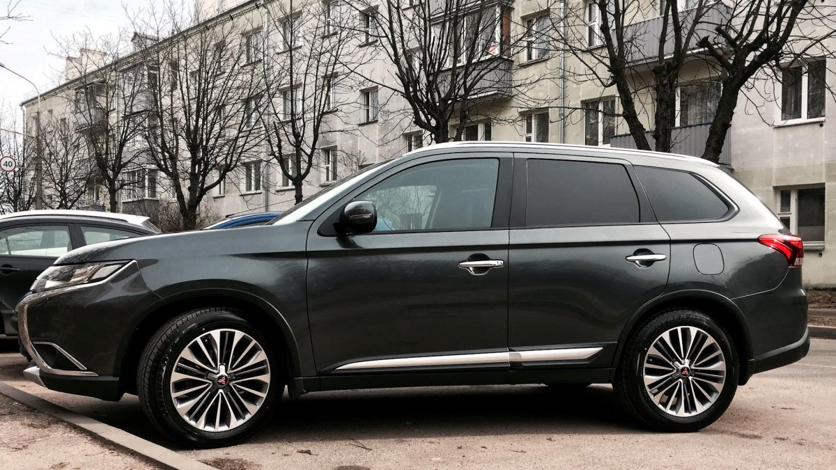 Mitsubishi Outlander r19