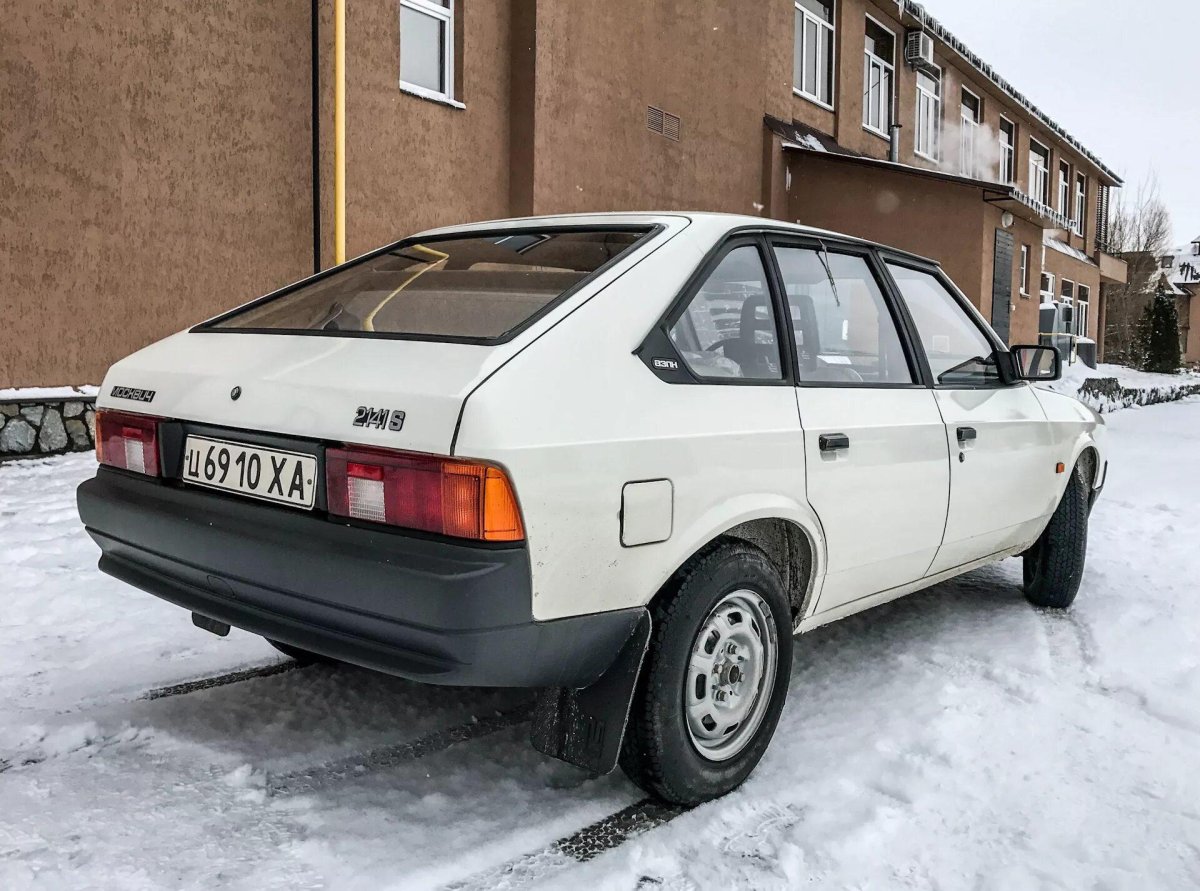 Машина Москвич 2141