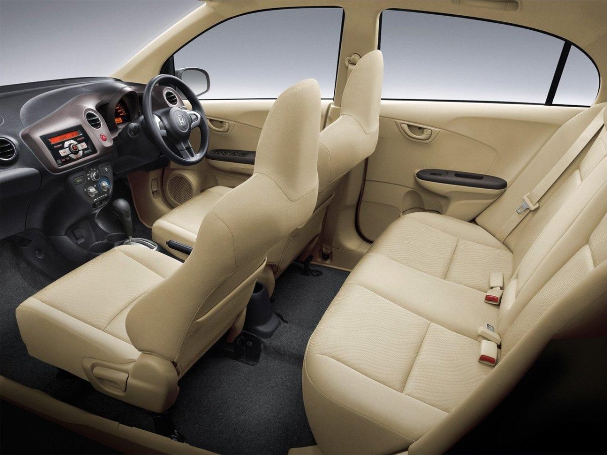 Honda Brio салон