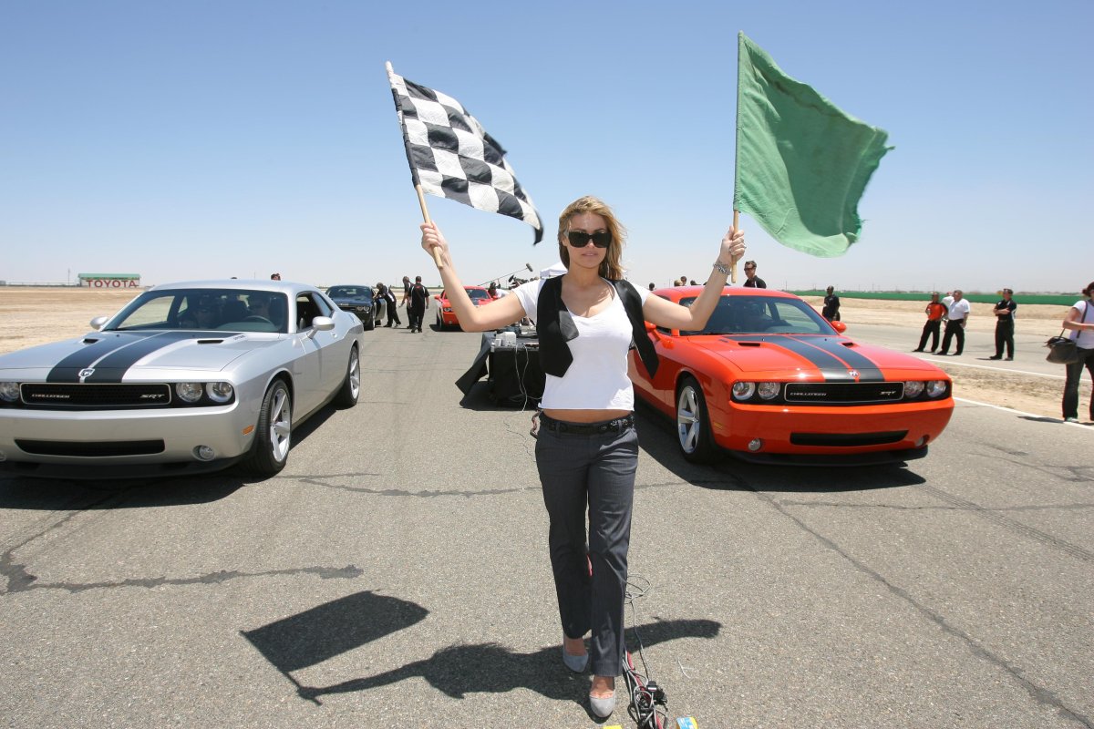 Девушки на гонках