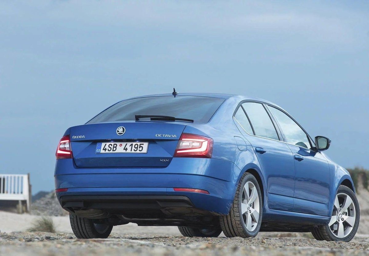 Skoda Octavia a8 сзади