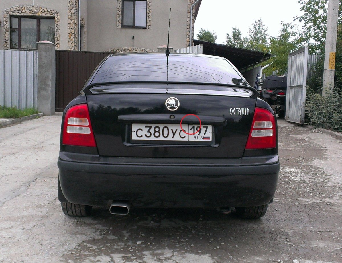 Шкода Октавия сзади