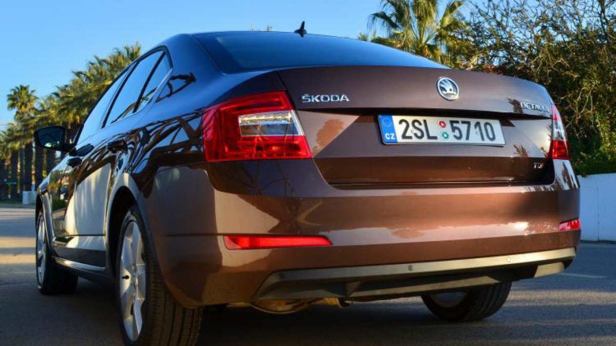 Skoda Octavia a7 сзади