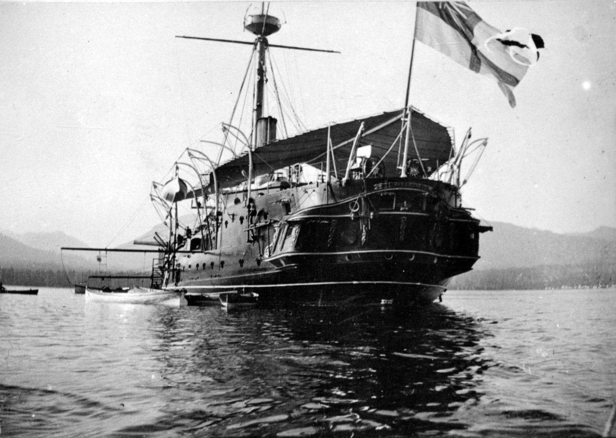 Крейсер HMS imperieuse