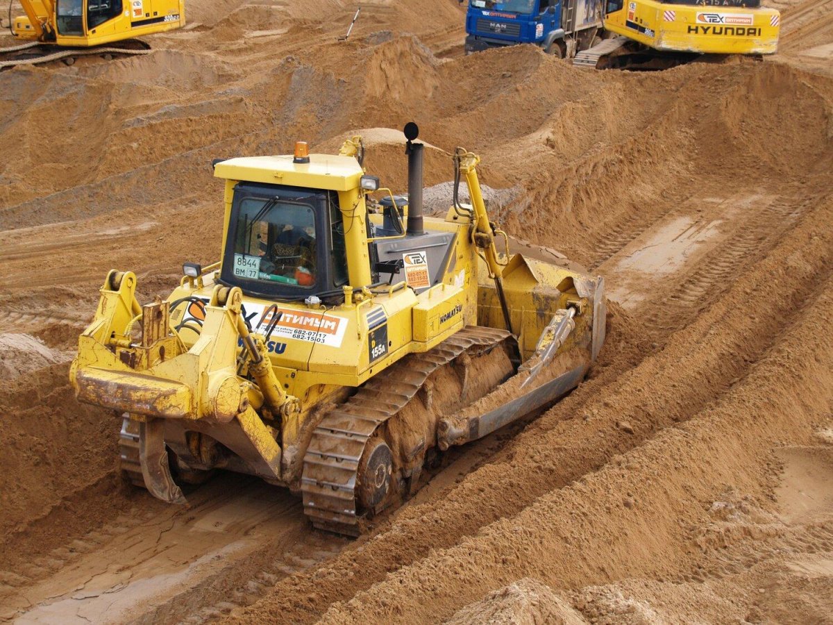 Бульдозер в работе