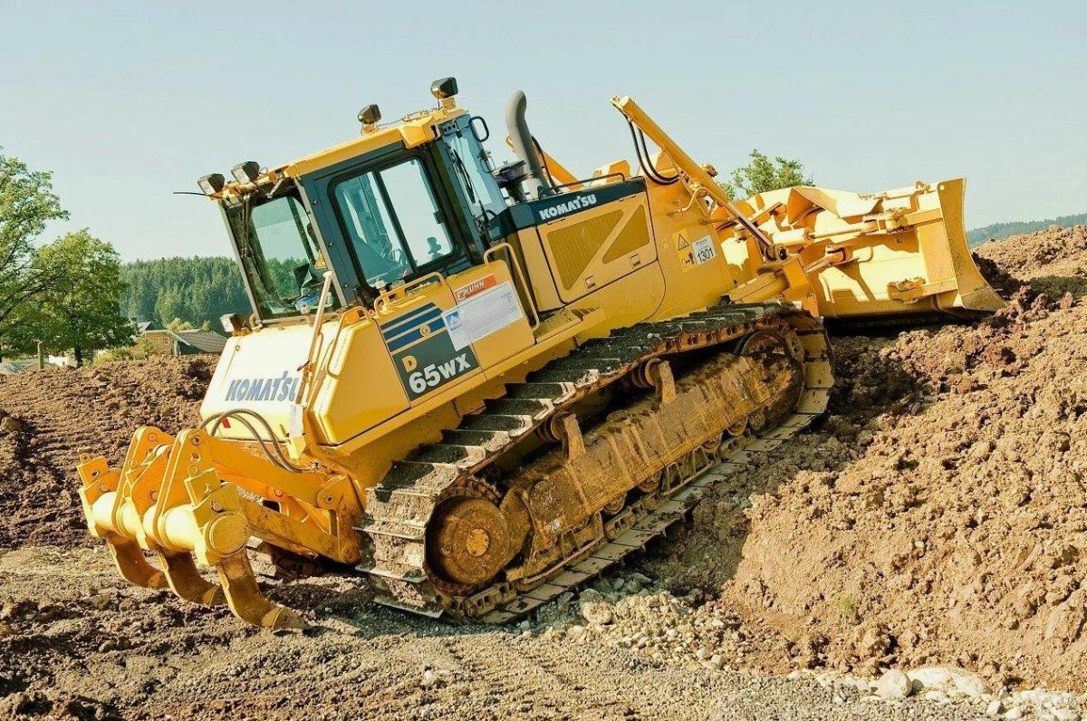 Бульдозер Komatsu d65