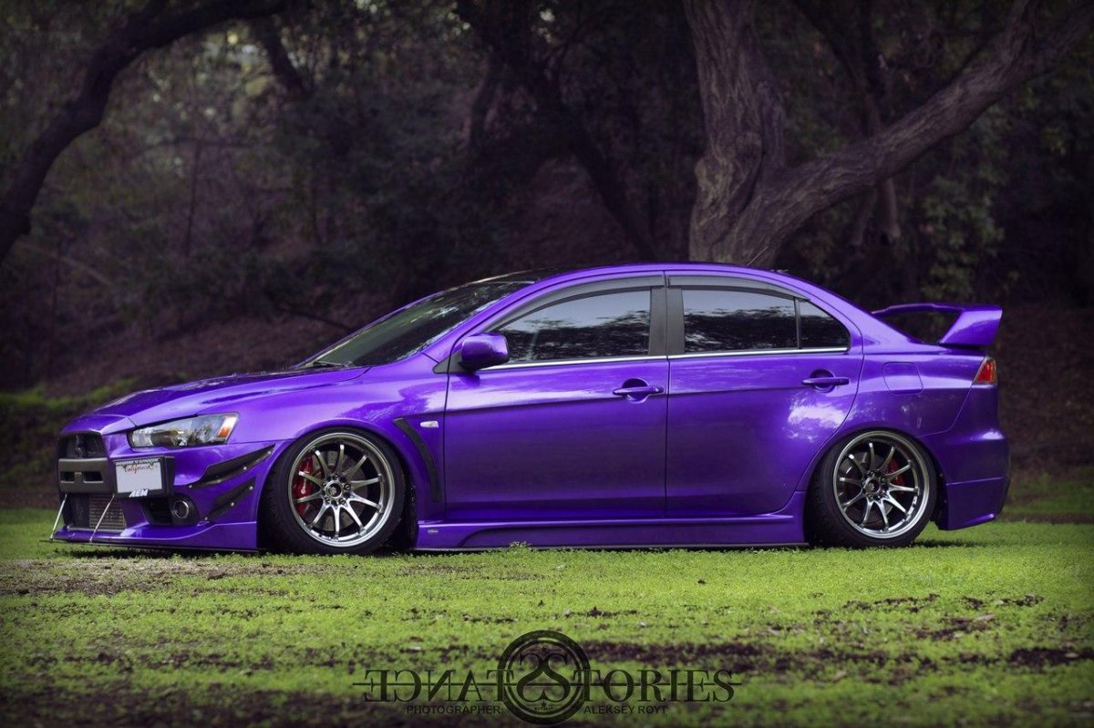 Mitsubishi Lancer Evolution фиолетовый