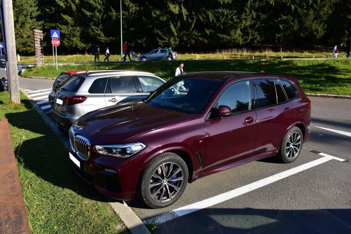 БМВ x5 бордовый