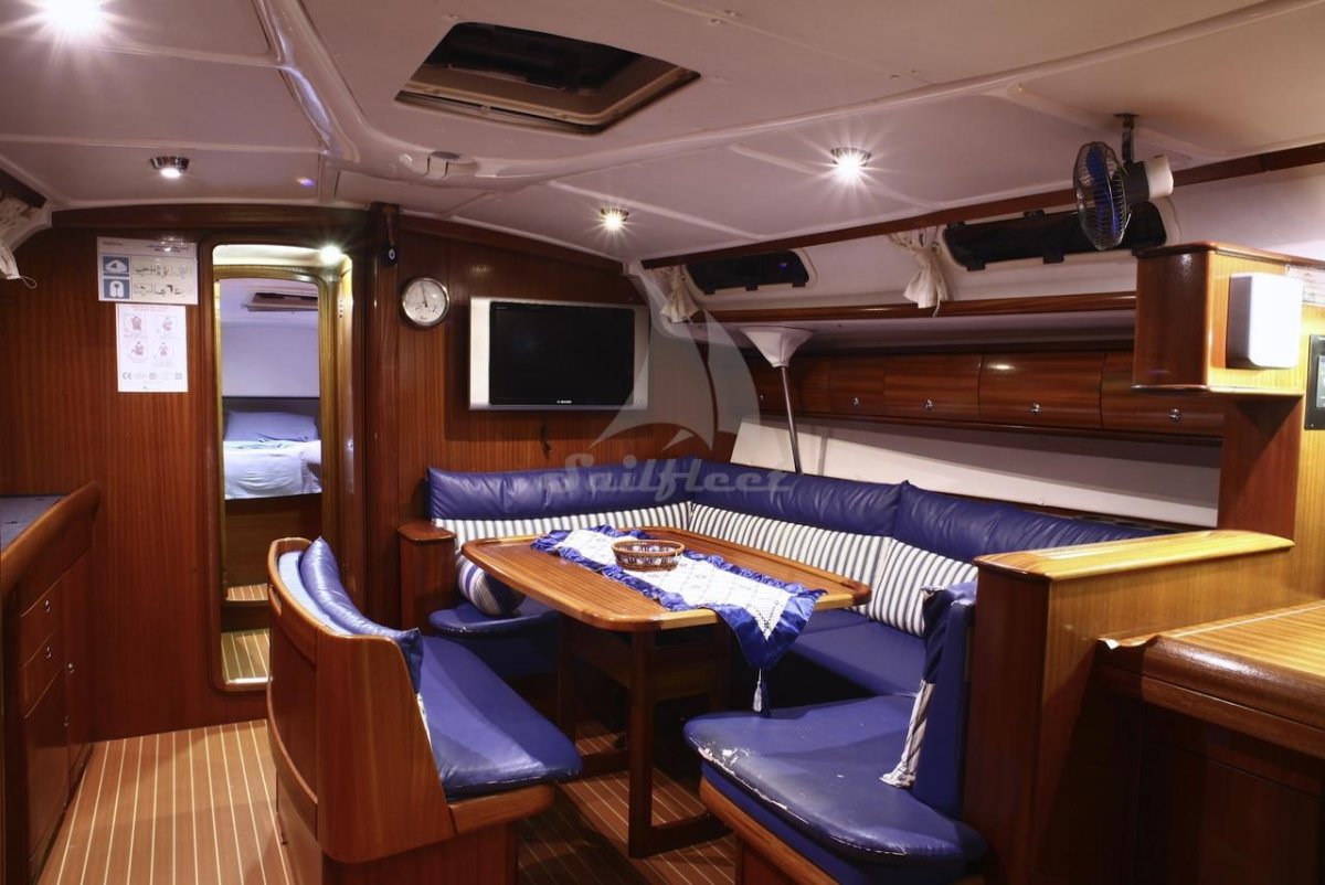 Яхта Bavaria Vision 44