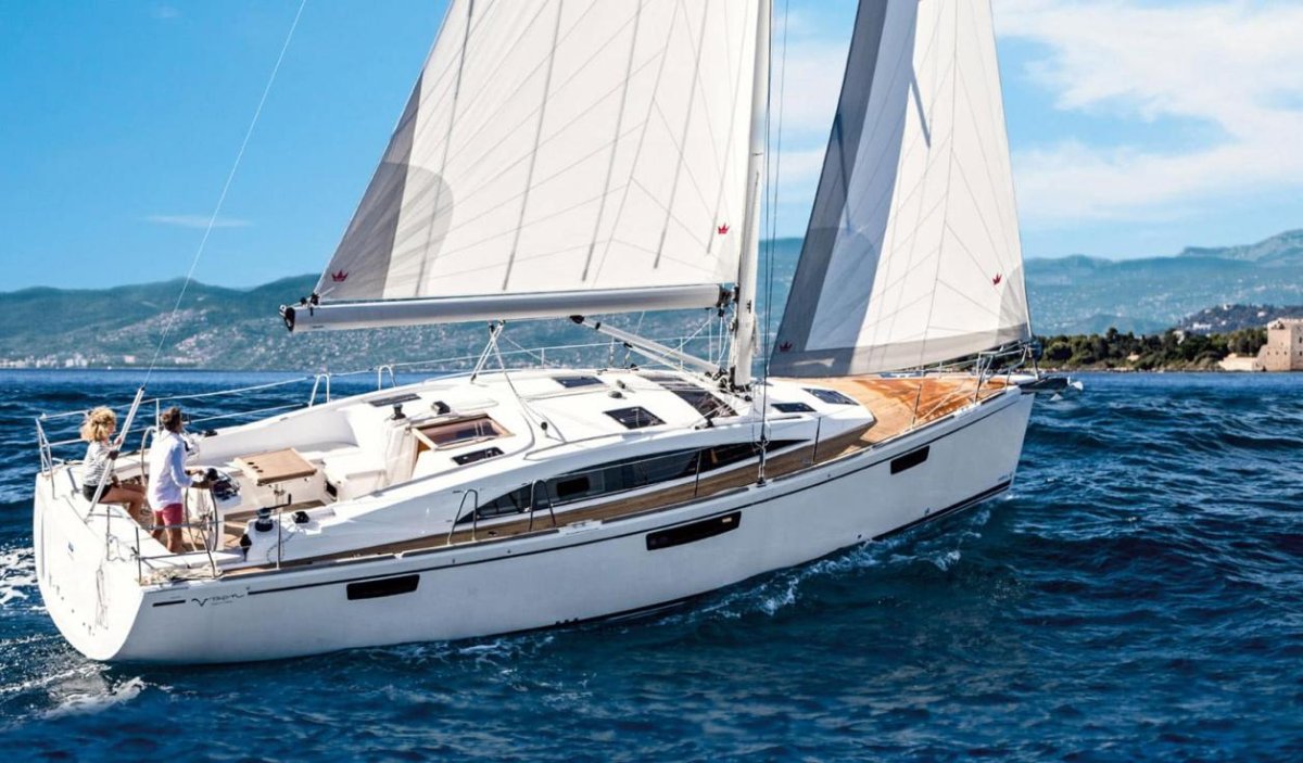 Яхта Bavaria 42