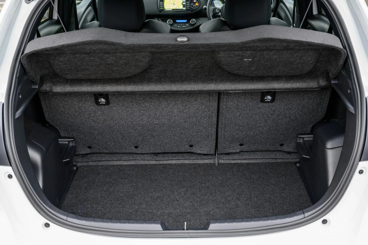 Toyota Yaris Hybrid багажник