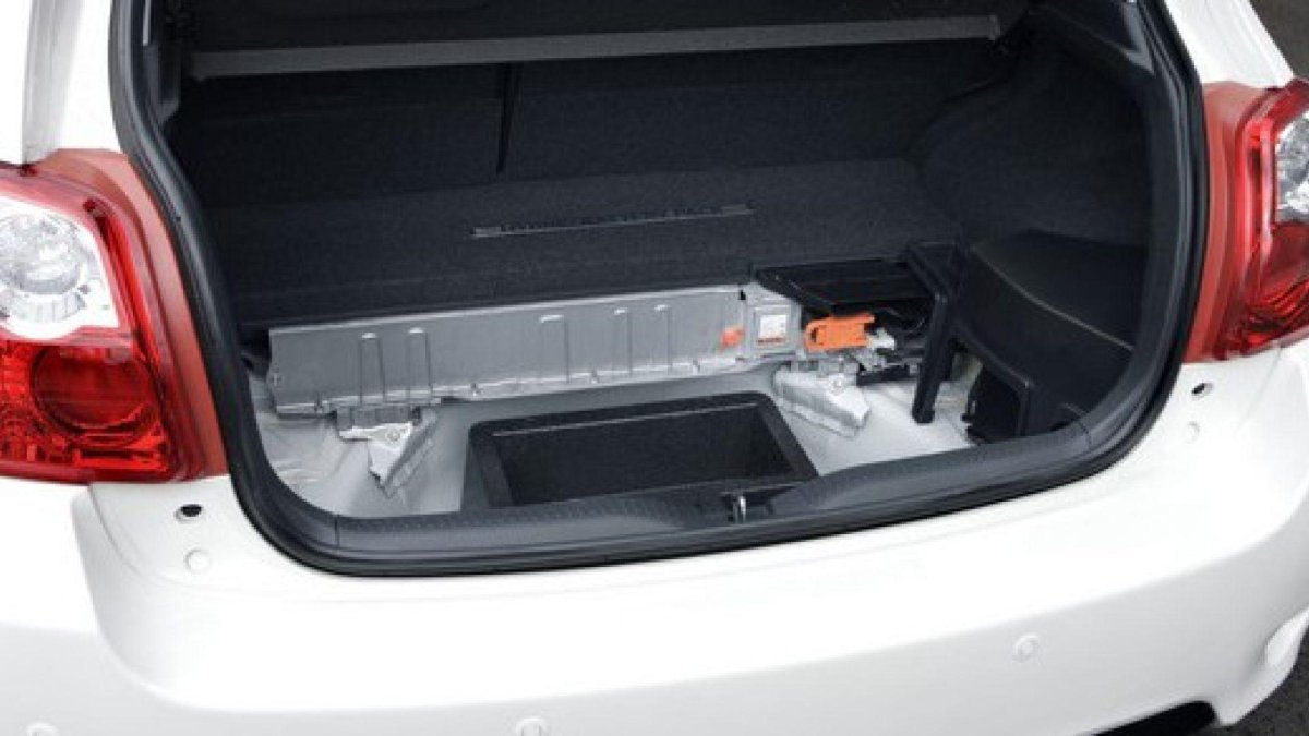 Тойота аурис 2008 багажник