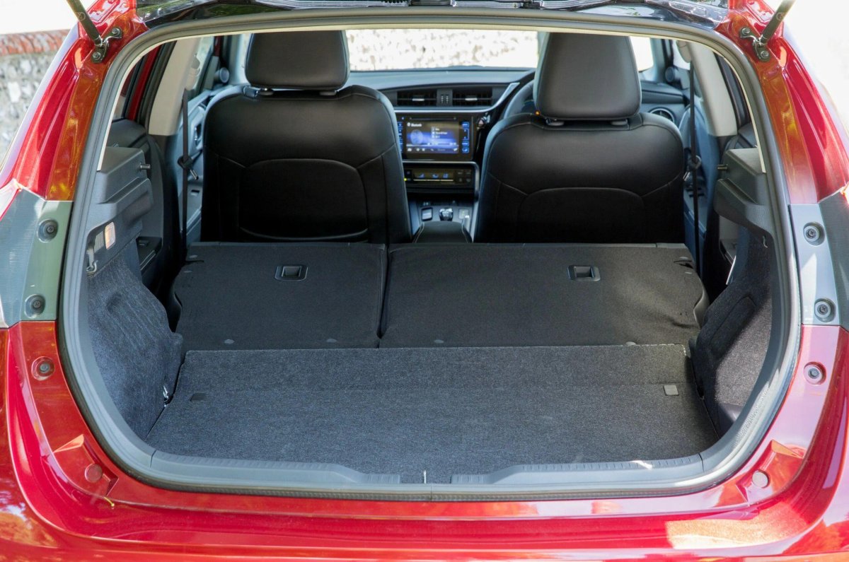 Тойота аурис 2007 багажник