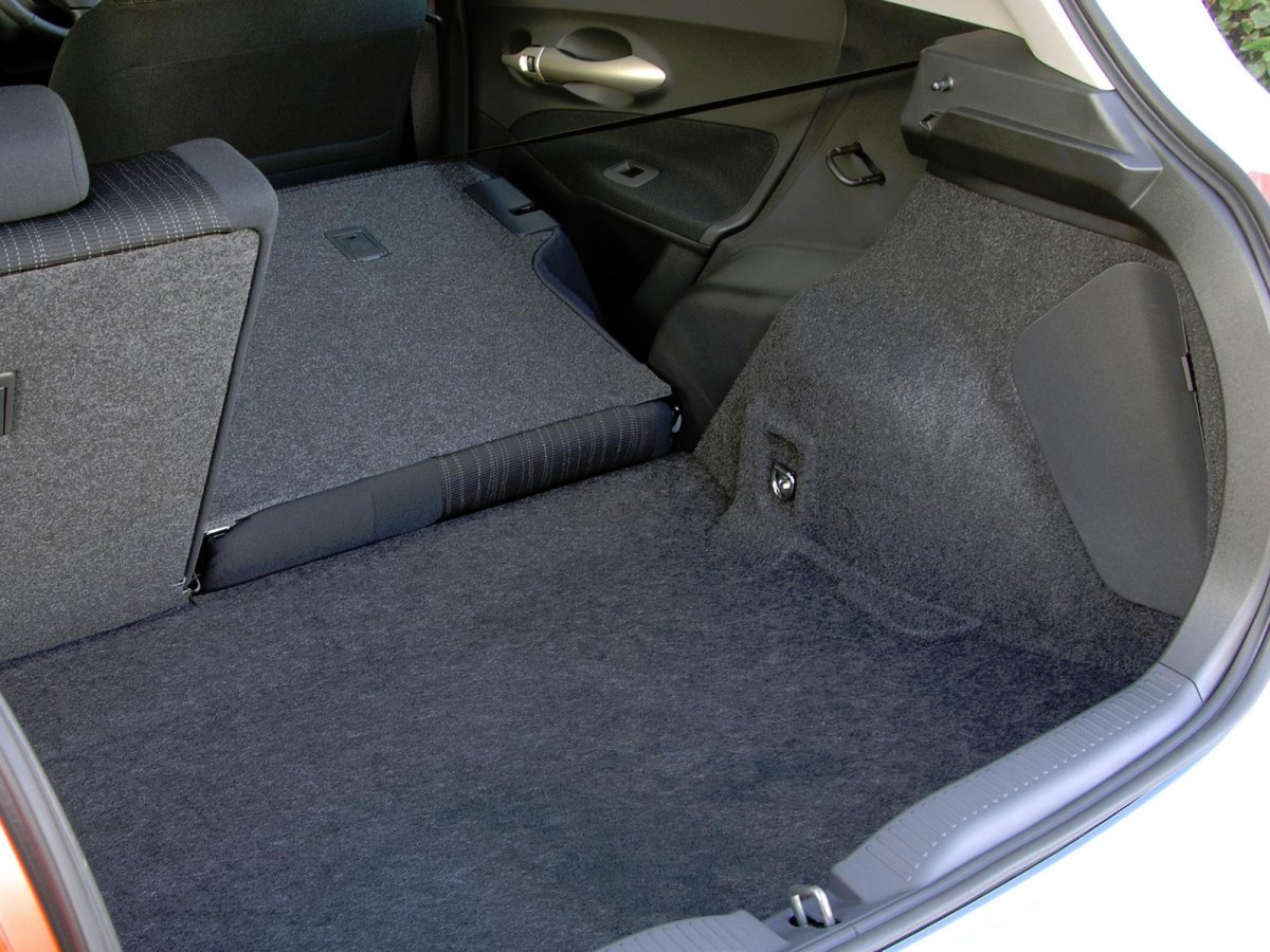 Тойота аурис багажник