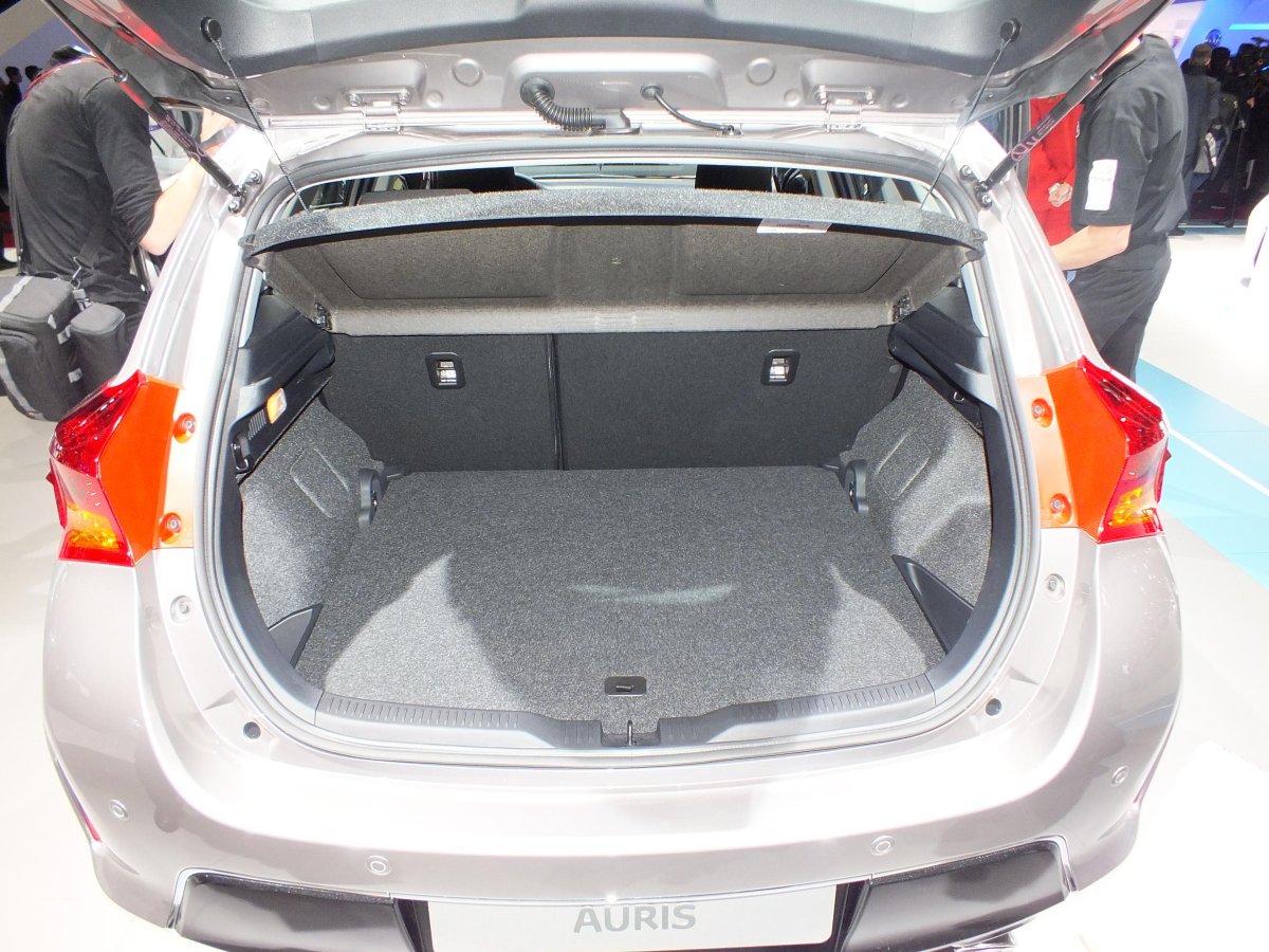 Auris 2008 багажник