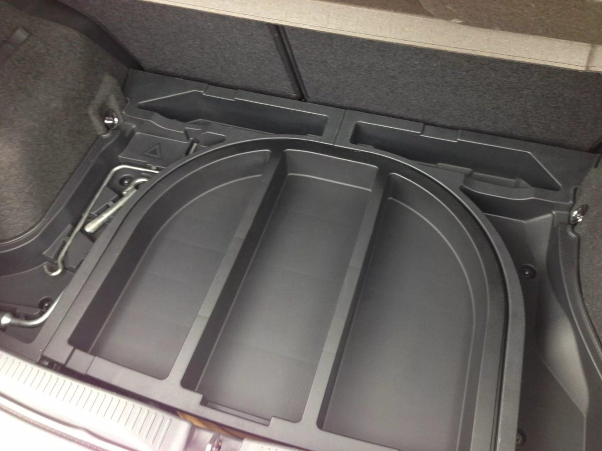 Toyota Auris багажник