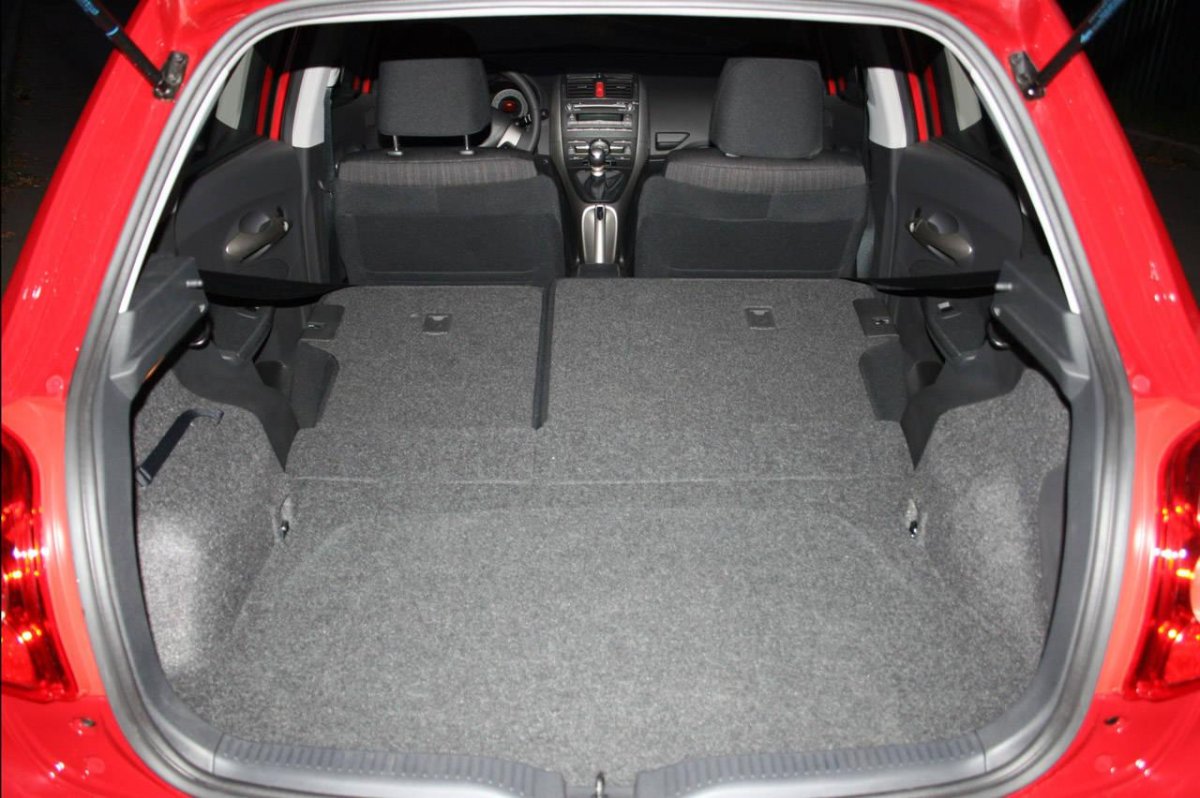 Тойота аурис 2008 года багажник