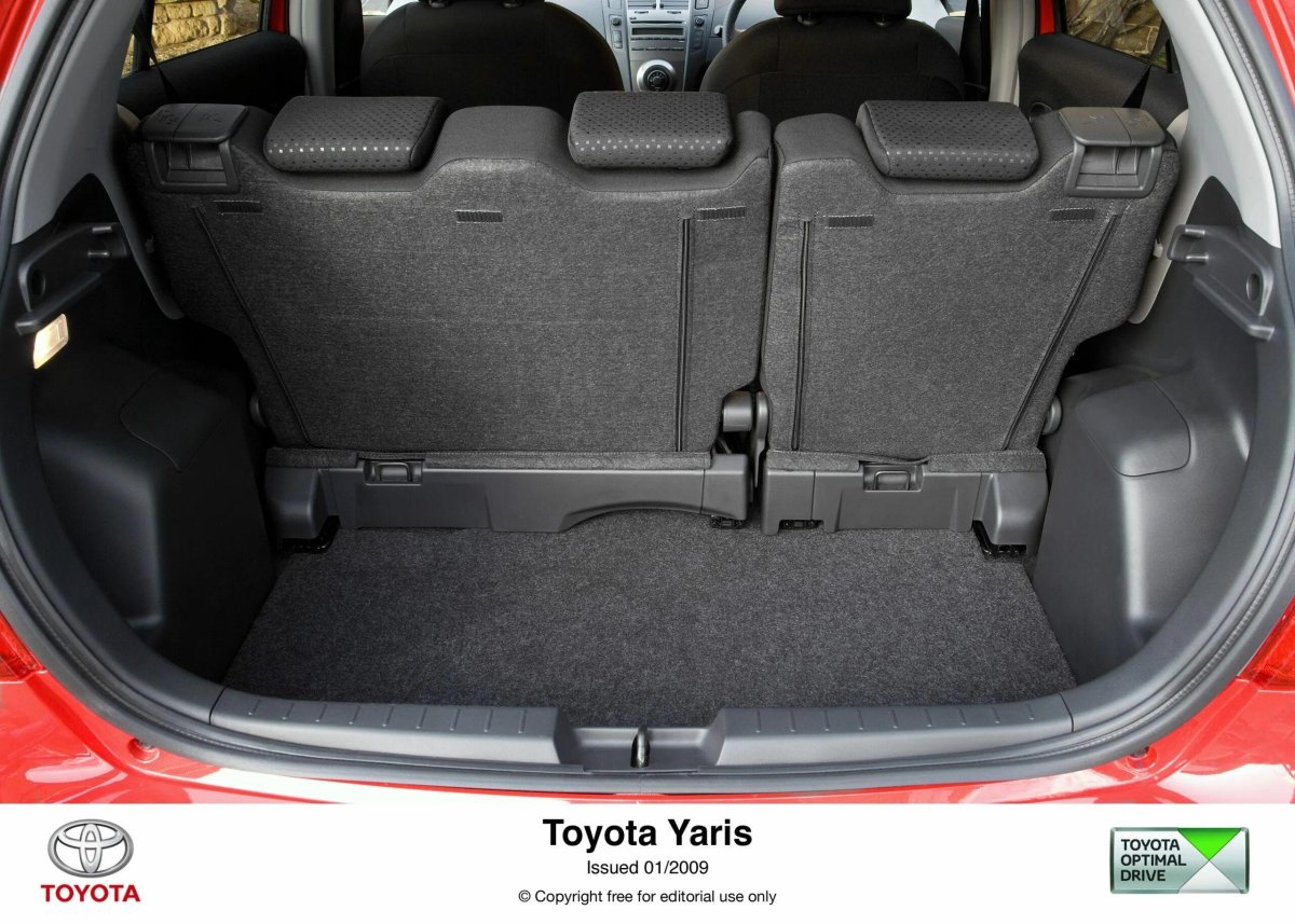 Auris 2010 багажник