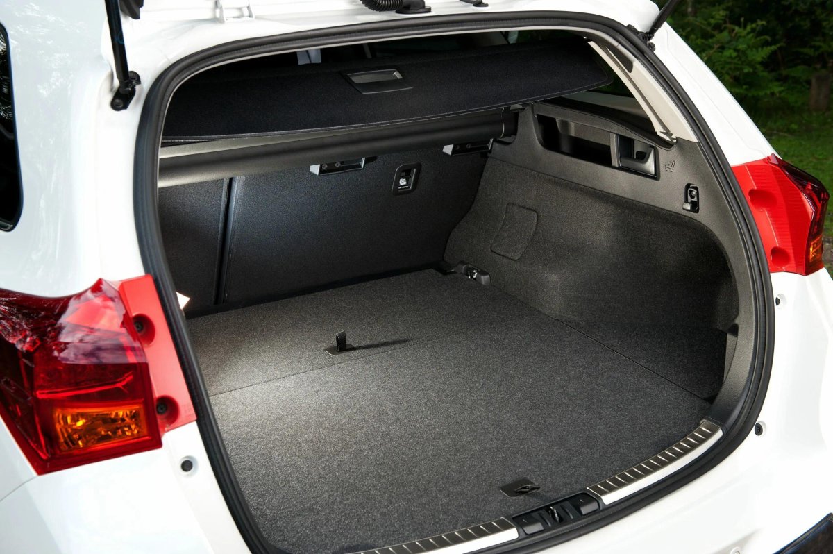 Тойота аурис 2008 года багажник