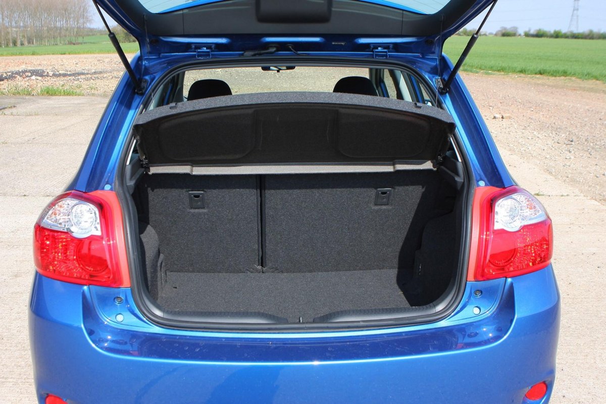 Auris 2008 багажник