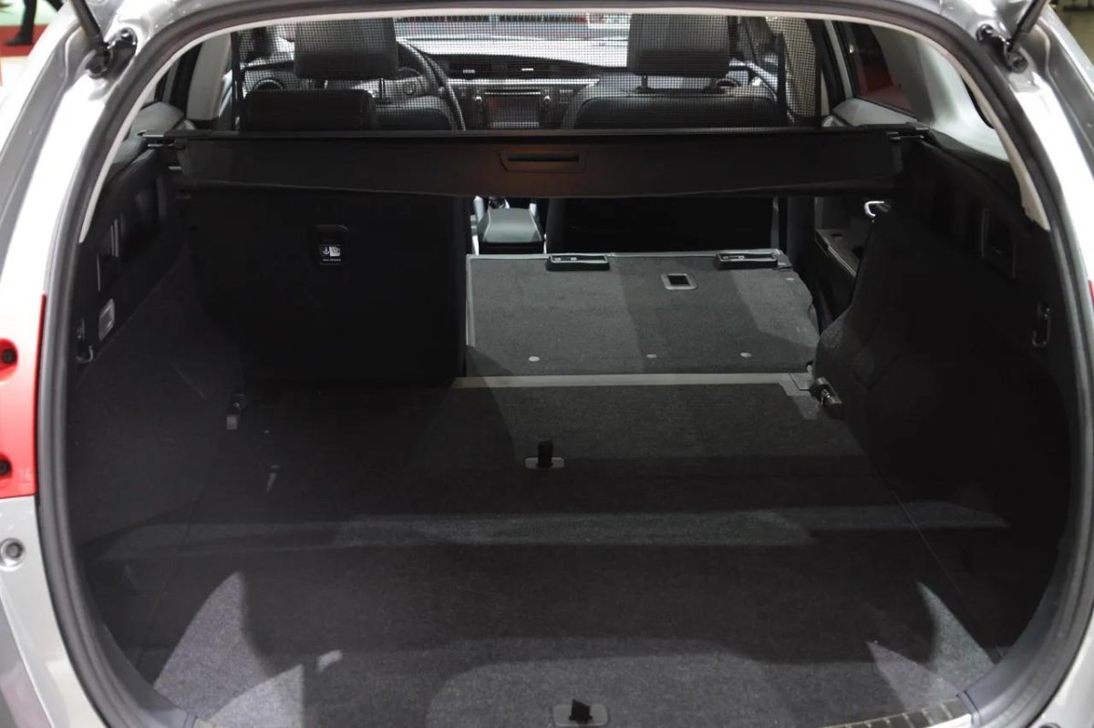 Тойота аурис 2007 багажник