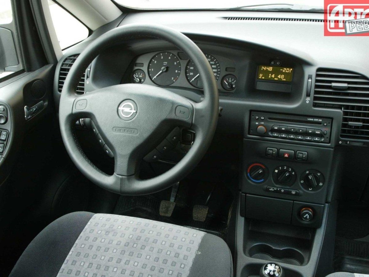 Opel Zafira 2000 салон
