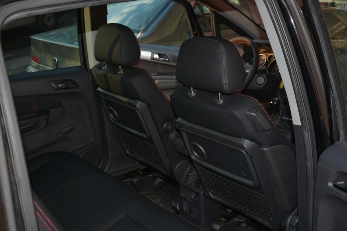 Тюнинг салона Опель Зафира а