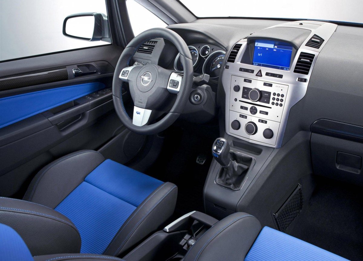 Opel Zafira a OPC 2005