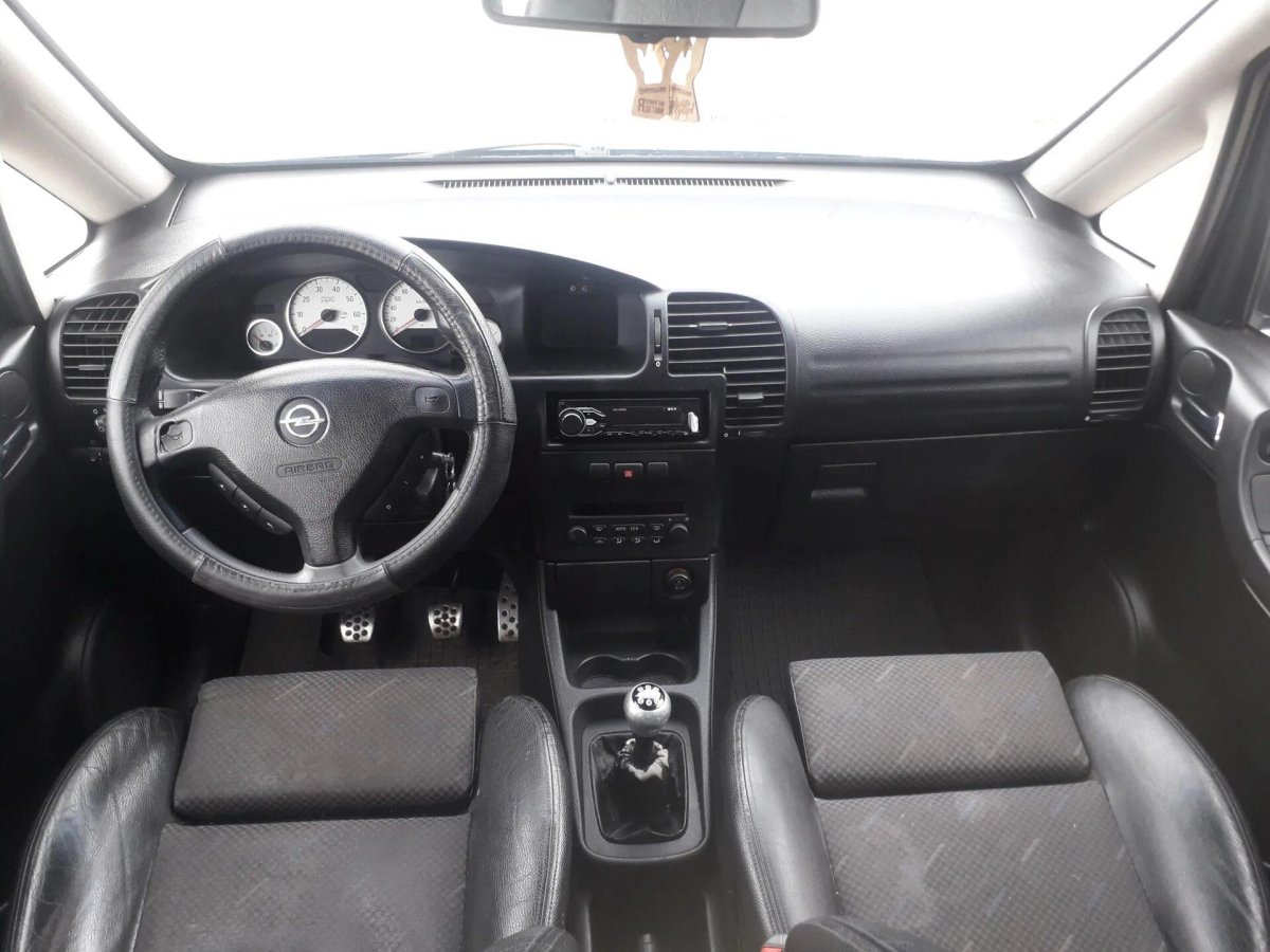 Opel Zafira салон