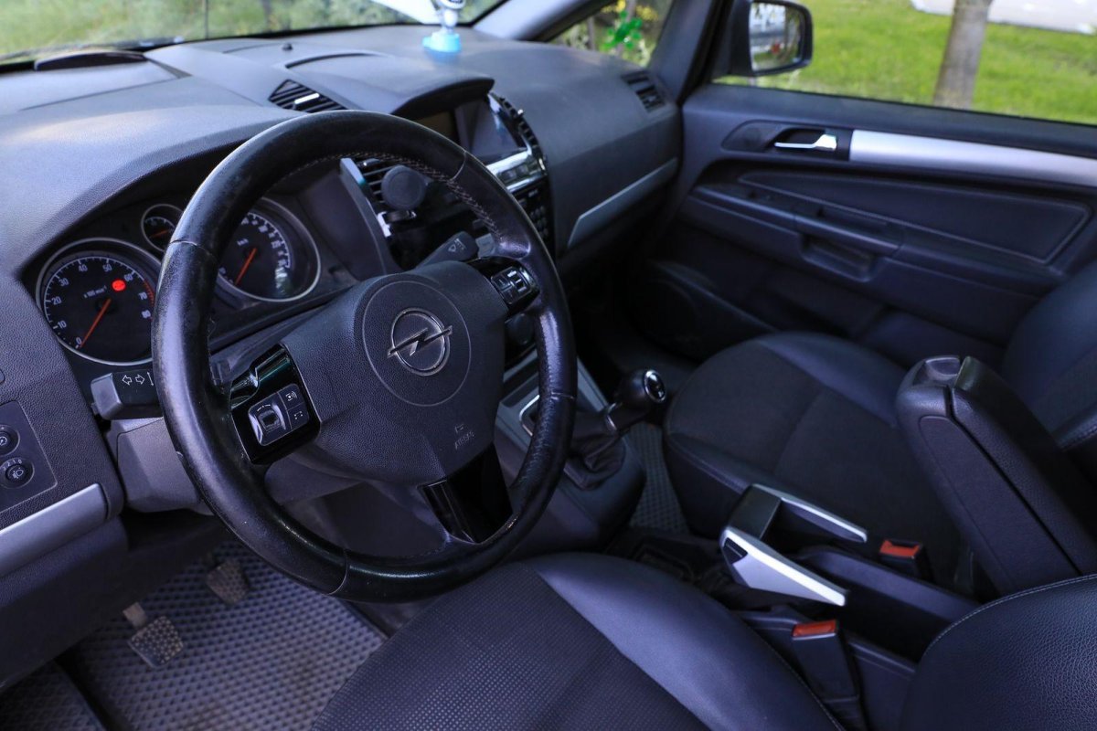 Опель Зафира б робот