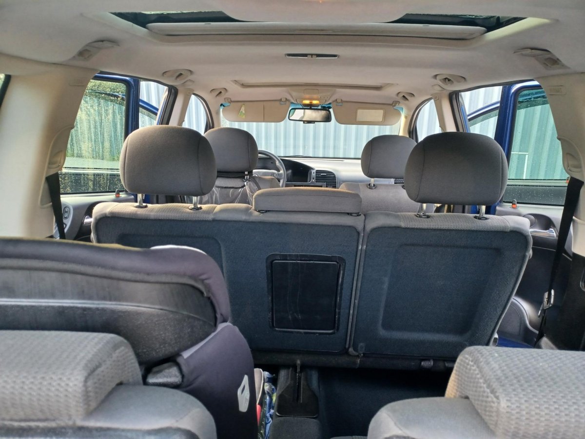 Opel Zafira 3 ряд
