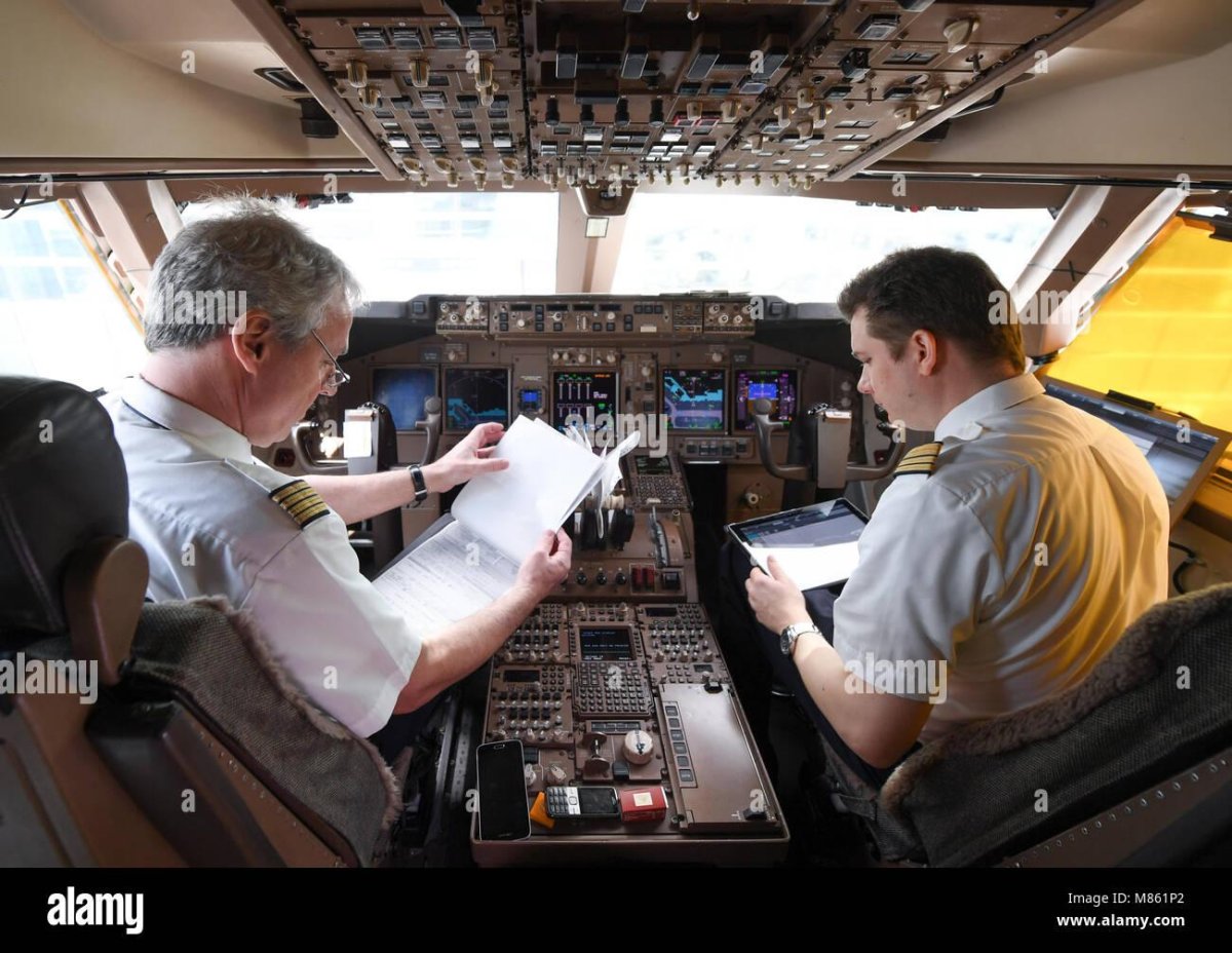 Пилот гражданской авиации