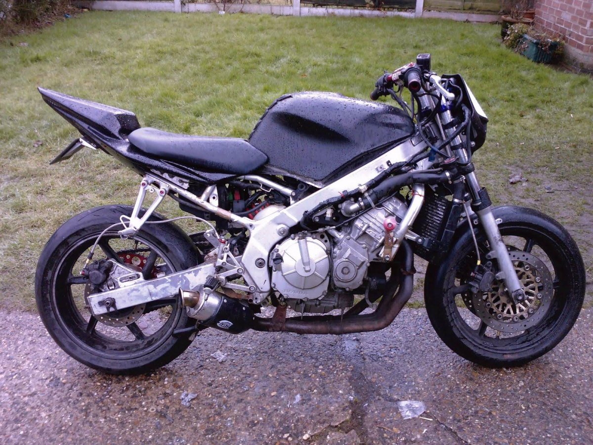 Honda CBR 600 f3 Street Fighter