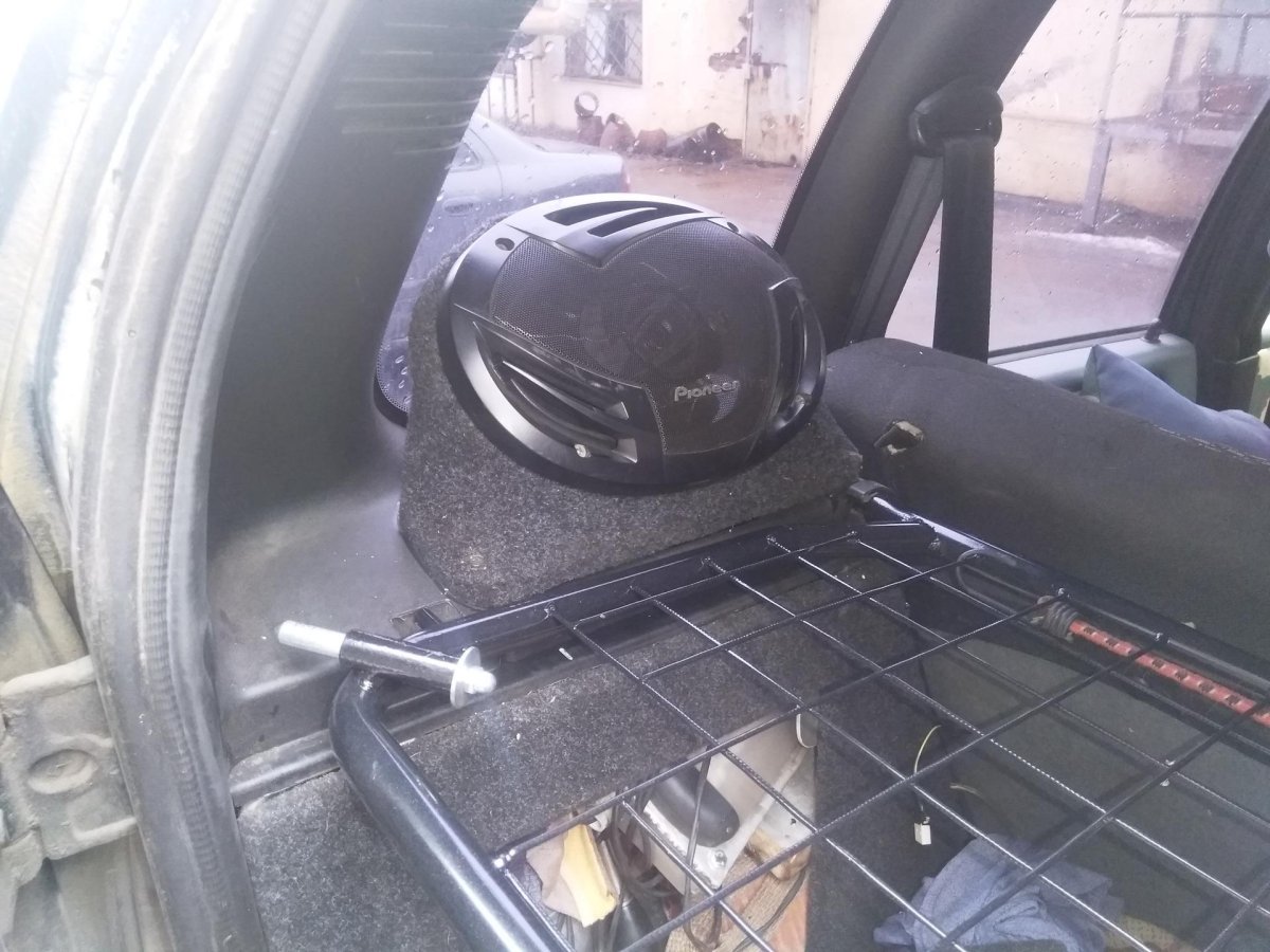 Подиумы в багажник Нива Шевроле