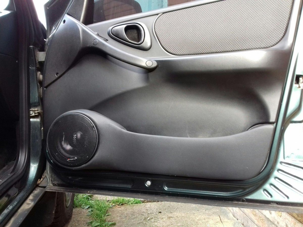 Колонки 16 см в Шевроле Нива