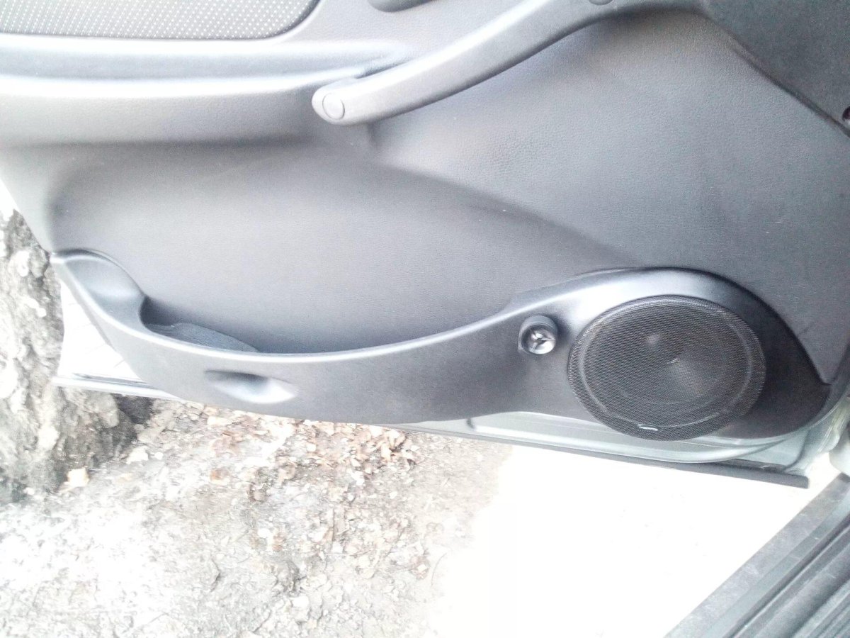 Подиумы на ниву Шевроле под 16 динамики