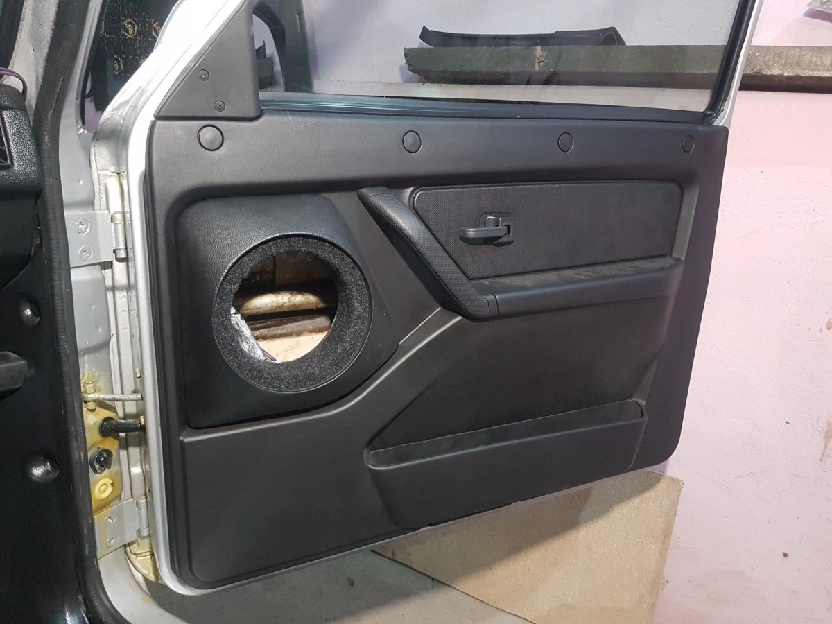 Штатные задние динамики Нива 21214