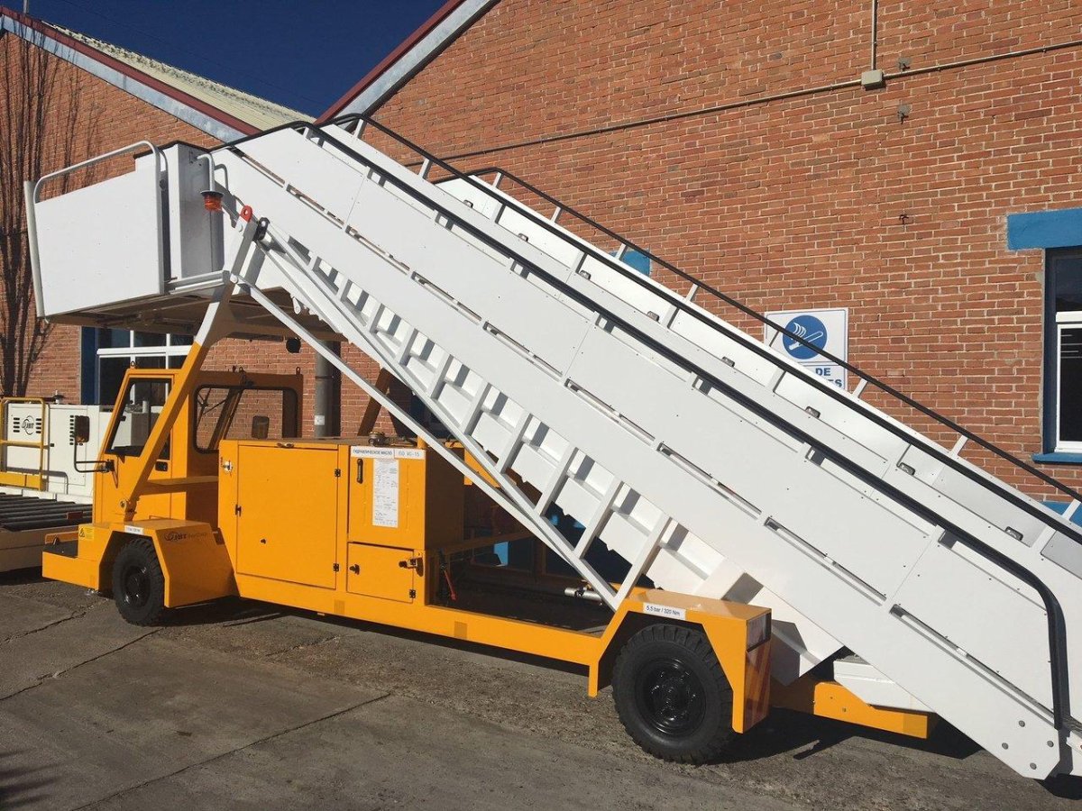 Самоходный пассажирский трап JBT UDS-2