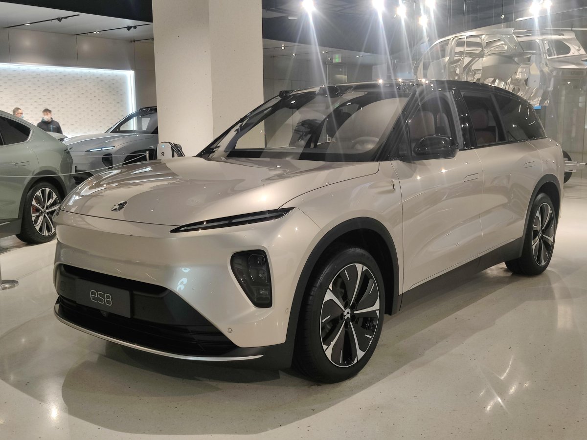 Nio es8