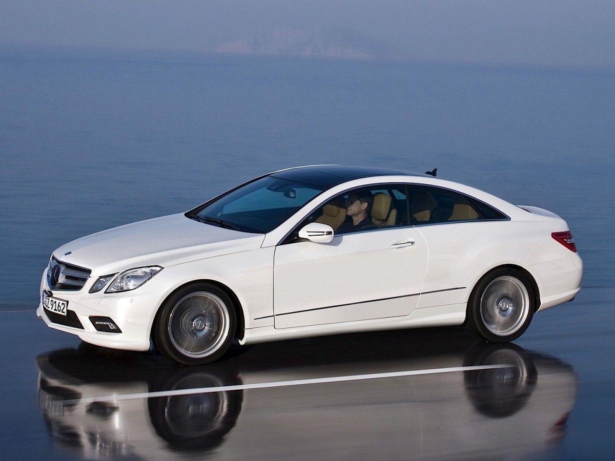 Мерседес Бенц е200 купе