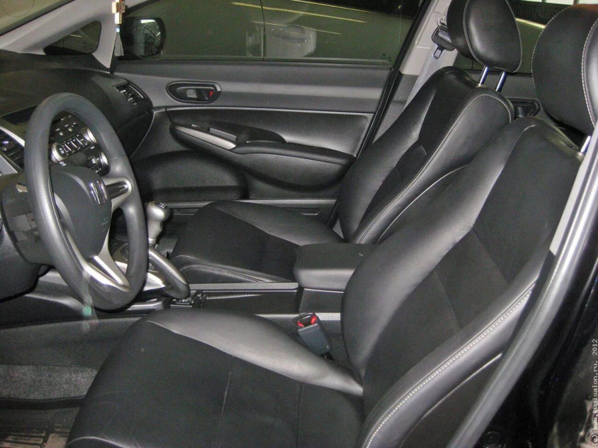 Кожаный салон Хонда Цивик 4д