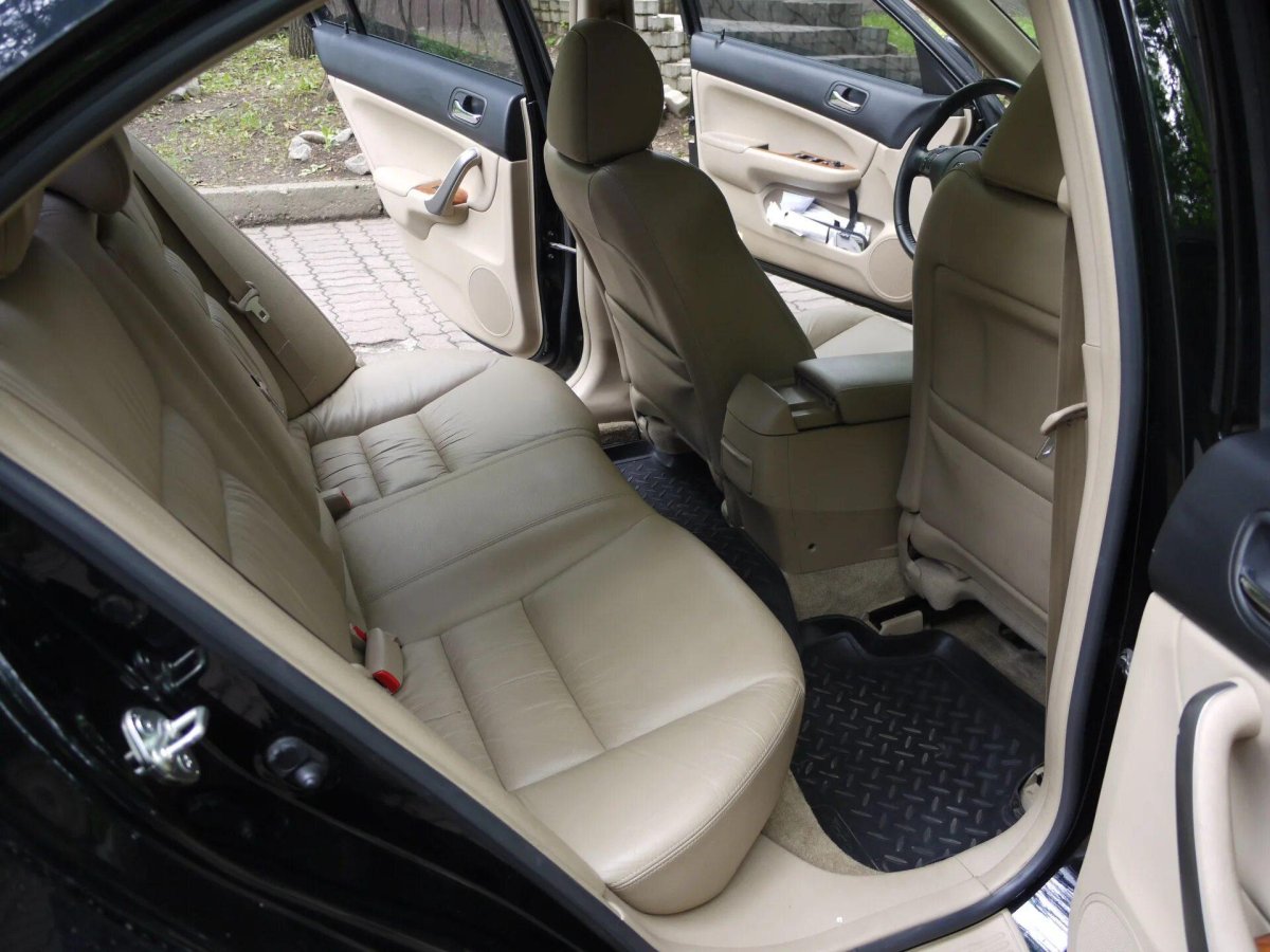 Хонда Аккорд 8 салон сзади