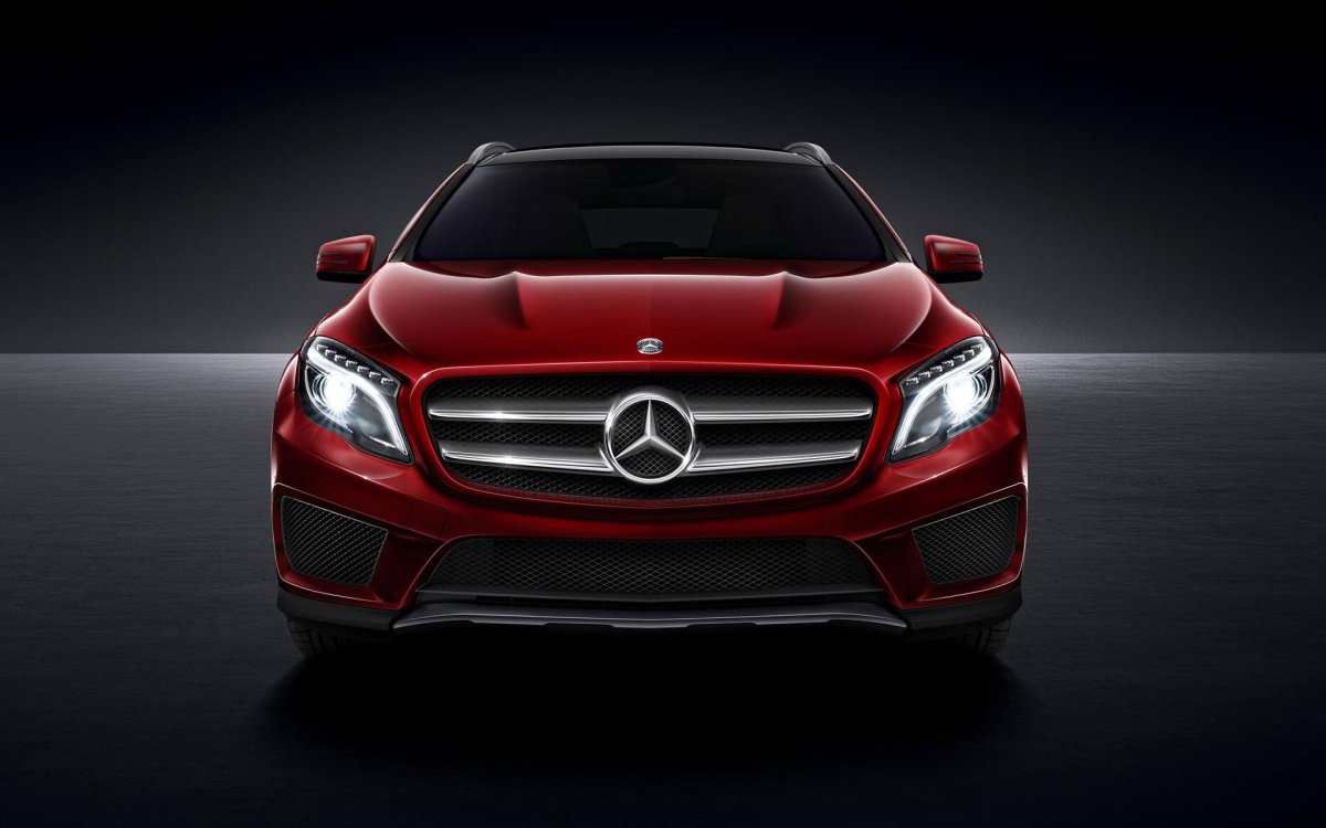 Мерседес GLA красный