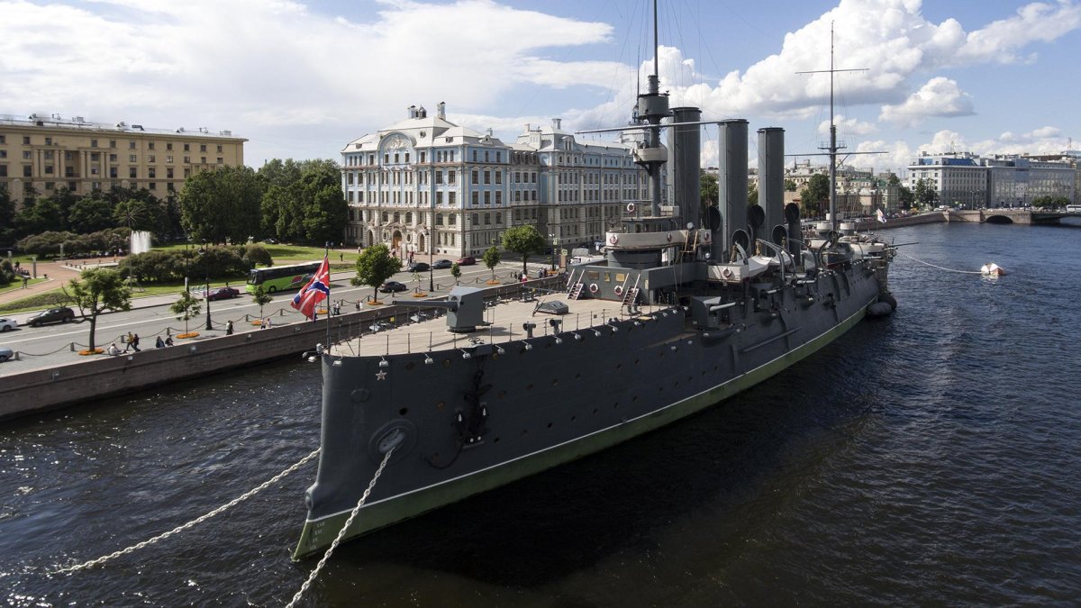 Крейсер Аврора и Нахимовское училище