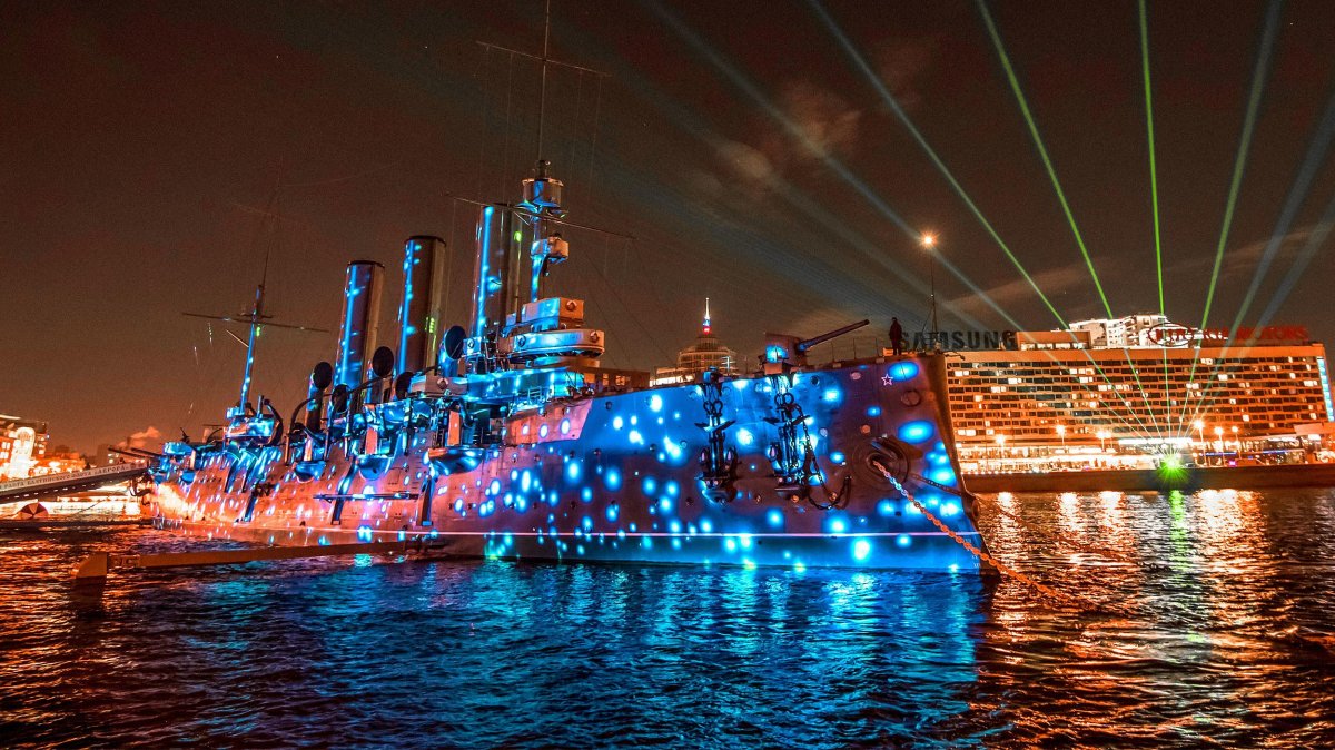 Крейсер Аврора СПБ ночью