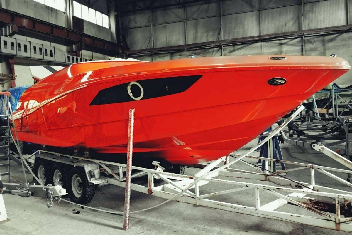 Оклейка катера