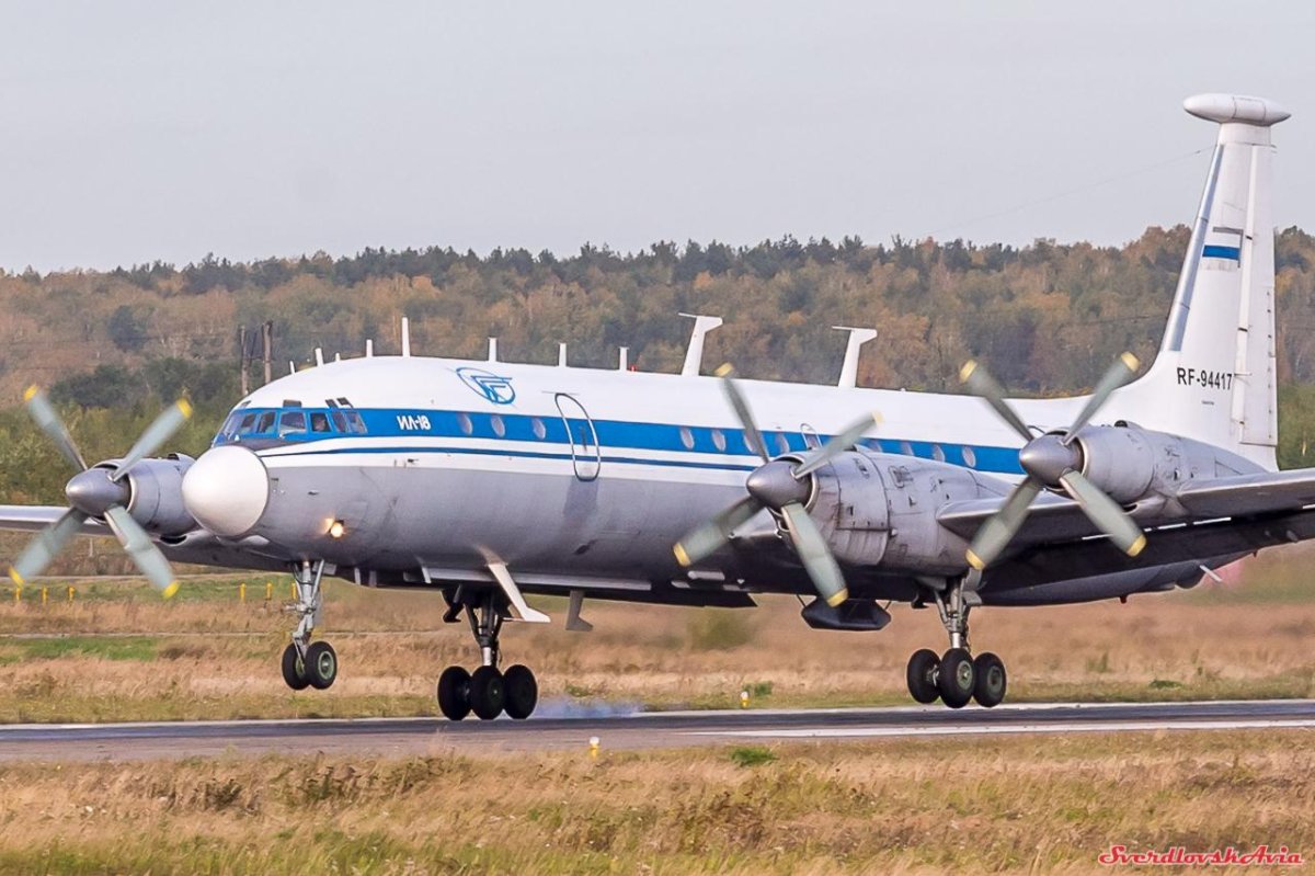 Ил 18 военный самолет